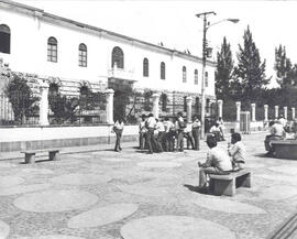 Fotografías de las instalaciones actuales del Liceo de Costa Rica, desde el peatonal que conecta ...