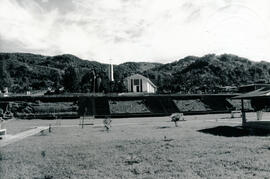 Fotografía de la Iglesia de San Pablo de León Cortés. Tomas del edificio y el parque, área de las...