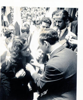 Fotografía de la entrega de condecoraciones realizada por José Figueres Ferrer, Presidente de la ...