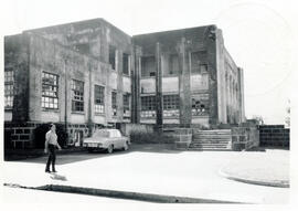 Fotografías de los diferentes edificios de la antigua Universidad de Costa Rica, situado en aveni...