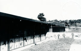 Fotografía de las instalaciones de la Escuela Pedro Pérez, ubicada a un kilómetro al sur de la Ig...