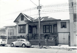 Fotografía de la calle uno, se aprecia una casa de habitación, en avenida 9, calles 1 y 3. San José