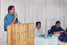 Fotografía de Jorge Sauma Aguilar, gerente general de la Corporación Bananera Nacional, hablando ...