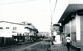 Fotografía de una calle en Pérez Zeledón. Vista tomada desde el Banco Nacional hacia el sur, 100 ...