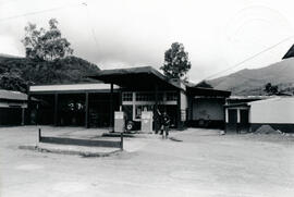 Fotografía de una estación de servicio gasolinero, en Santa María de Dota San José