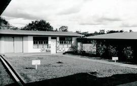 Fotografías de las instalaciones de la Escuela Rogelio Fernández Güell en Buenos Aires de Osa, Pu...