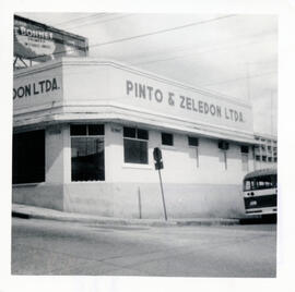 Fotografía del Edificio Pinto y Zeledón Limitada, situado en avenida 0, calle 13, esquina sureste...
