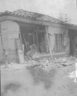 Negativo de la casa de habitación de Licha Fernández, la cual fue destruida por el terremoto del ...