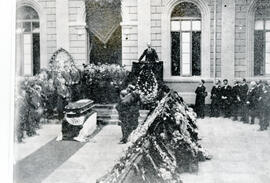 Fotografía con la imagen del funeral del Lic. Mauro Fernández, llevado a cabo en el Congreso Cons...