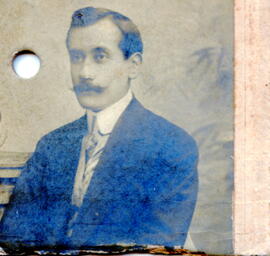 Fotografías de familiares y amistades de Arturo Gutiérrez y Enrique de la Flor Cevallas, de Perú....
