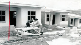 Fotografía de viviendas en construcción, en Cachí, financiadas por el Instituto Mixto de Ayuda So...