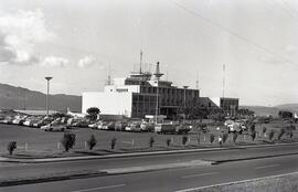 Fotografías del Aeropuerto Juan Santamaría. Se observa las instalaciones principales, la torre de...