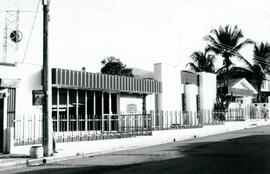 Fotografía de la fachada del edificio del Instituto Costarricense de Electricidad ICE, situado 20...
