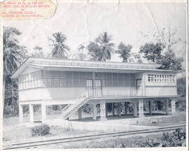 Fotografía de una casa de habitación en Estrada, Limón. Obsequio de R. A. Nasmyth, Agente Princip...