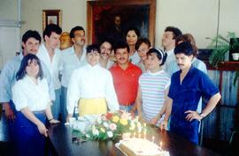 Fotografía de la visita del actor mexicano Carlos Villagrán, Kiko, al Archivo Nacional San José