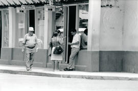 Fotografía con la imagen de un grupo de personas de San Marcos de Tarrazú, quienes compran y vend...