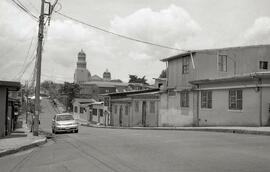 Fotografía panorámica de la avenida 15 hacia el este, al fondo se aprecia las cúpulas del templo ...