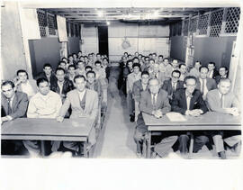 Fotografía con la imagen de alumnos en el pabellón de Dibujo de la Escuela Técnica Nacional , al ...