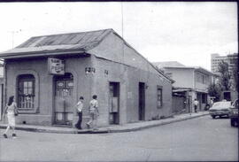 Contacto del edificio del Villalobos Bar. Situado en avenida 12, calle 7 San José