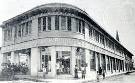 Fotografía del edificio de Industrias Musmani, en él se encuentra instalada la panadería El Progr...