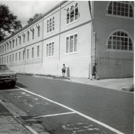 Fotografía del antiguo edificio del Colegio de Sión, situado entre avenidas central y primera y c...