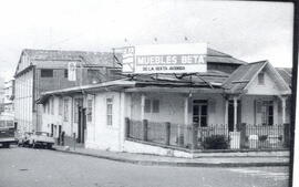 Contacto del edificio de la Mueblería Beta, situado en avenida 6, calle 5 San José