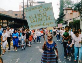 Fotografías con imágenes de manifestantes del Comité Patriótico Nacional, COPAN, desfilando por l...