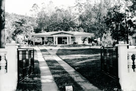 Fotografía de la casa de habitación de la familia Castro, en San Pablo de León Cortés. San José