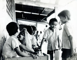 Fotografías con imágenes de grupos de niños de kínder de la Escuela 12 de marzo, Pérez Zeledón Sa...