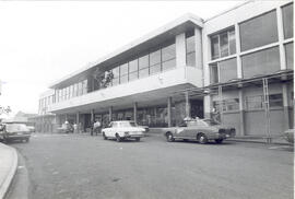 Fotografía de la entrada del Aeropuerto Juan Santamaría. Alajuela