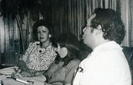 Fotografía de la visita hecha a la Casa Presidencial por el Doctor Aurelio Tanodi, Directora y Su...