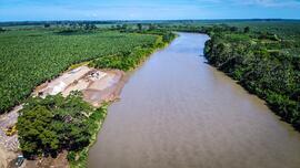 Fotografías de los trabajos de protección en los diques del cantón de Matina, Limón