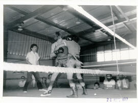 Fotografías con imágenes del combate de boxeo realizado durante los Juegos Comunales Nacionales, ...
