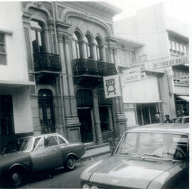 Fotografía del edificio del Taller de Servicio Nieto. Situado en avenida 1 y 3, calle 0. Acera Es...