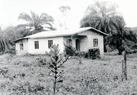 Fotografías de viviendas en diferentes lugares del país, construidas mediante proyectos de vivien...