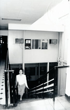 Fotografía del interior del edificio de la Asamblea Legislativa. Vista de las escaleras que condu...