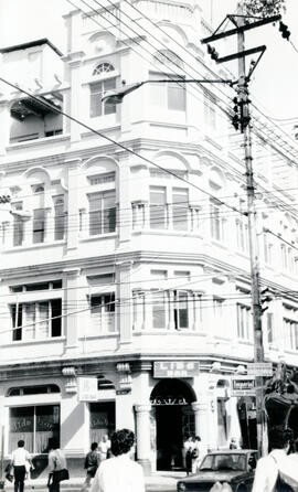 Fotografía del Bar Lido situado en avenida 3, calle 2, al costado norte del edificio de Correos y...