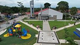 Fotografía parcial del  parque y sus alrededores,  Río Cuarto de Alajuela