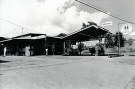 Fotografía de la estación de gasolina Servicentro Coopeleco R.L. en San Pablo de León Cortés. San...