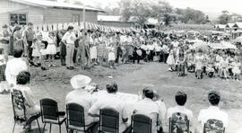 Fotografía del acto inaugural de viviendas en Tucurrique de Cartago, como parte del proyecto de v...