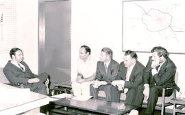 Fotografías de una reunión de autoridades gubernamentales. San José