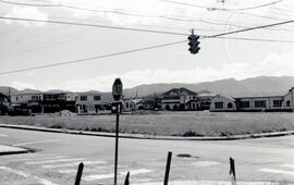 Fotografía con la imagen de la plaza de deportes de San Pedro de Montes de Oca, frente a la Escue...