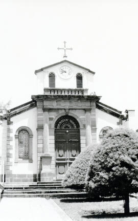 Fotografías de las fachadas del templo Católico del Asilo Carlos María Ulloa en Guadalupe San José