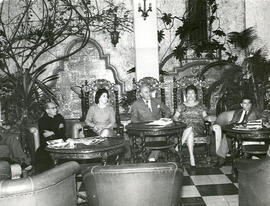 Fotografía de una reunión del Patronato Artístico Tradicional en San Salvador. El Salvador