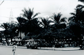 Fotografía con la imagen de una esquina del parque de Pérez Zeledón de noreste a sureste San José