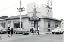 Fotografía del edificio de la Tienda La Libertad. Situado en avenida 2, calle 4, esquina sur San ...