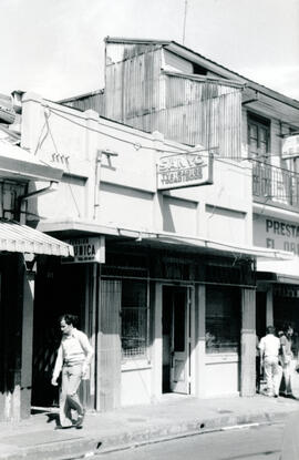 Fotografías con imágenes de varios negocios ubicados en el Mercado Borbón, avenidas 3-5, calle 8,...