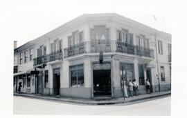 Fotografía de la Farmacia Santa Eduviges. Situada en calle 2, avenida 8. Vista de frente. San Jos...