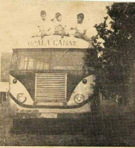 Fotografía del autobús que trasladaba personas entre Upala y Cañas