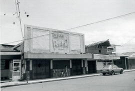 Fotografía del local ocupado por el cinema El Roble de Alajuelita San José
